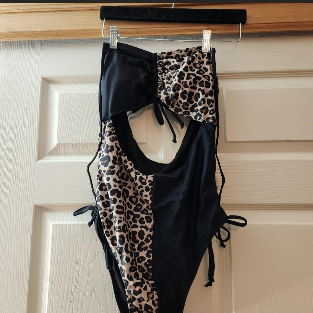 Leopard Print and Black Swimsuit - Picture 5 of 8